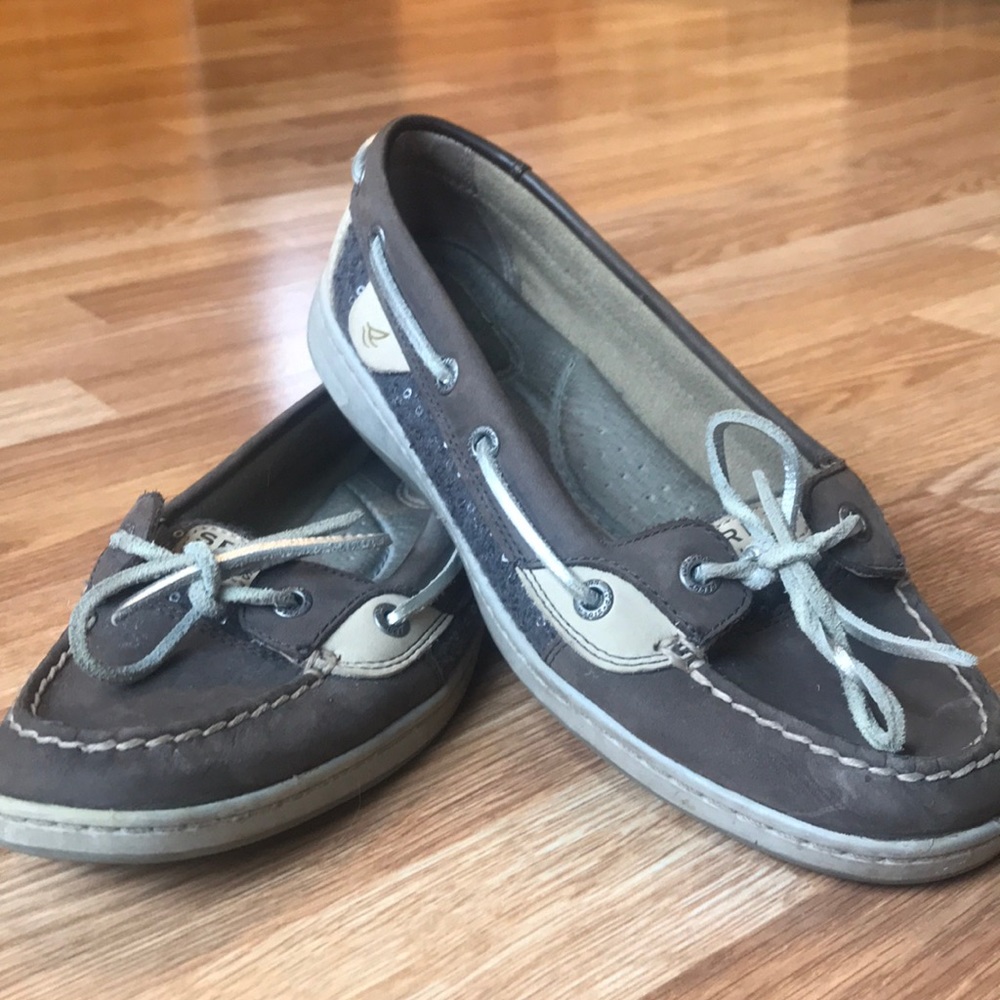 Women’s brown Sperry size 7.5